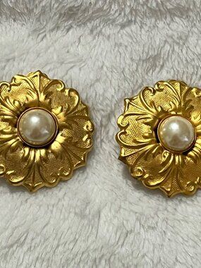 Vintage Misia Designs Gold Tone Clip On Earrings Faux Pearl Floral Design